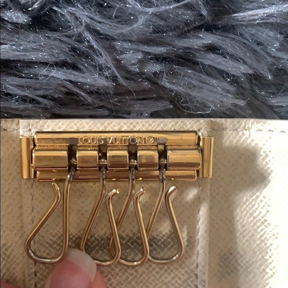 🔴SOLD🔴 Louis Vuitton 4 Key Holder Damier Azur - Picture 7 of 8